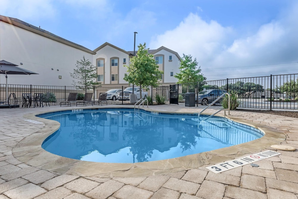The Cedars Grand