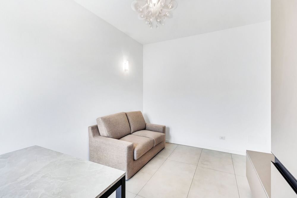 Alessia's Flat - Caroli