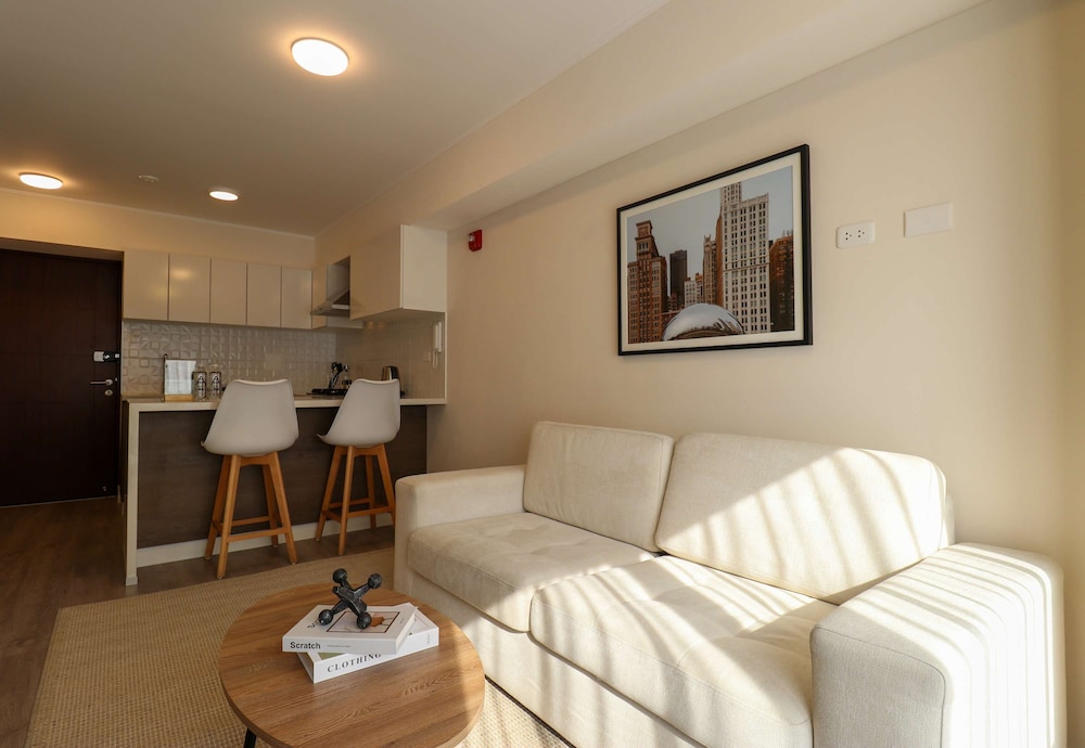 w Stylish 1BR w Balcony in Trendy Barranco