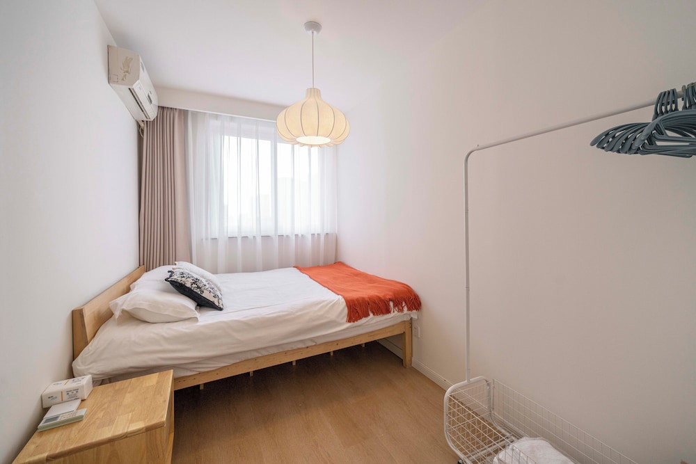Book and Bed-Lujiabang