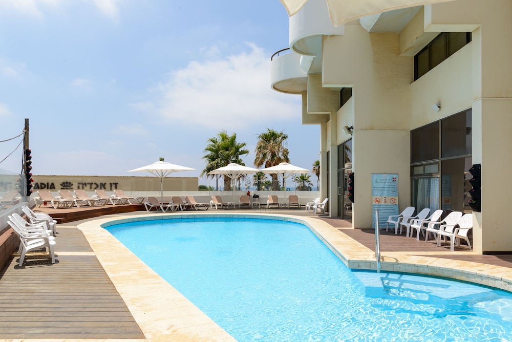3BR Apt Steps from Sea W Parking, photo 17