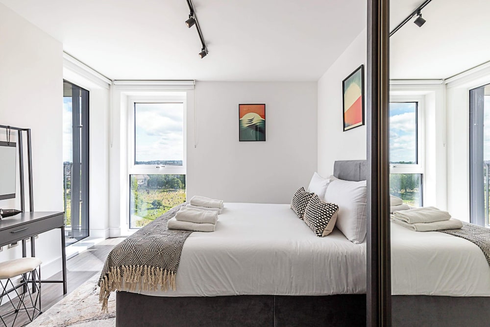 Sleek and Stylish 9th Floor Apartment