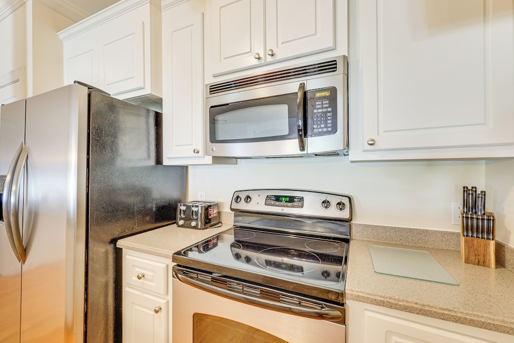 5 Mi to Rocky Mount Mills: Modern Retreat w/ Patio