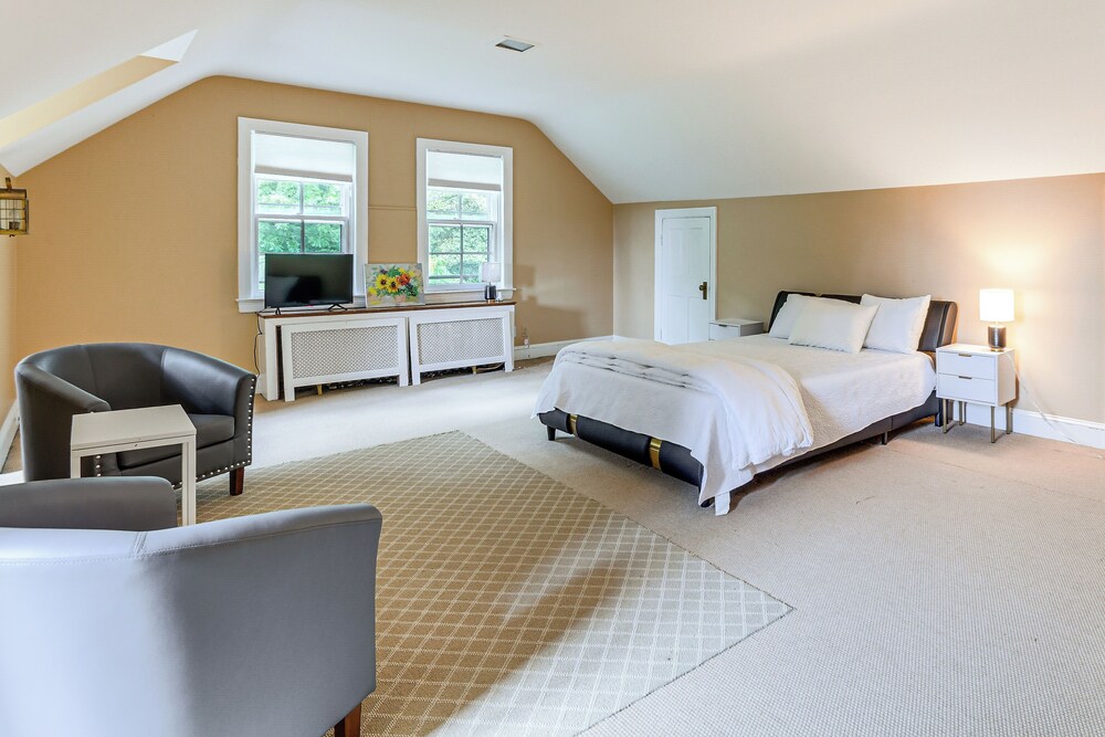16 Mi to Baltimore: Spacious Home in Owings Mills!