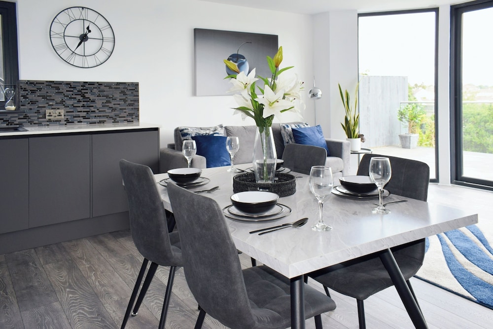 New Panoramic Riverview Apartment With Ev Plug