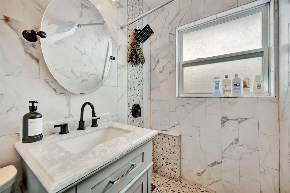Seashell Suite 1B Pet Friendly Waterfront Dock