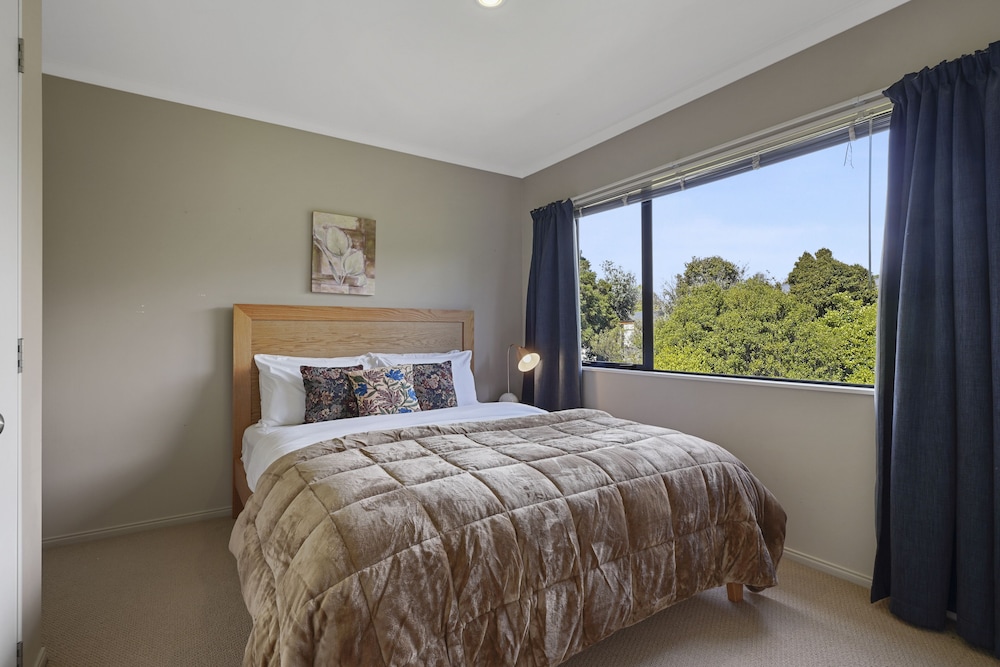 Spacious Family Home -Fully Fenced Yard view 5