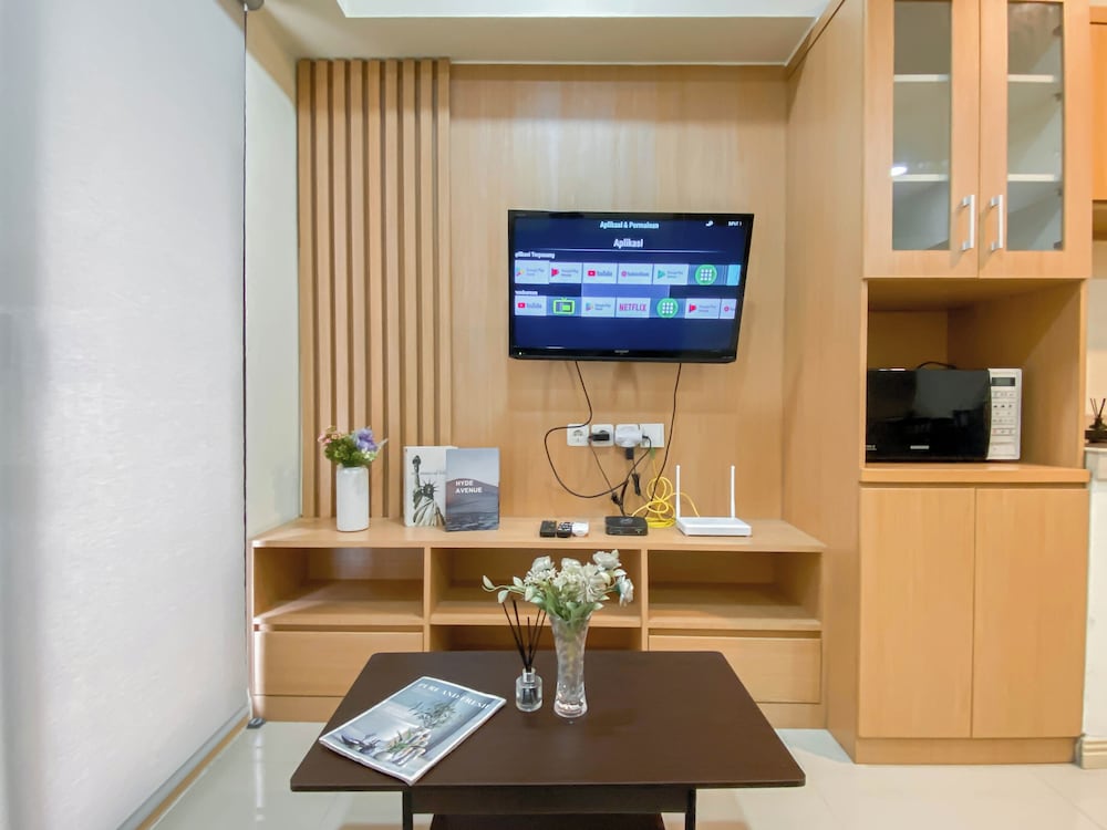 Cozy And Minimalist 1Br With Working Room Meikarta Apartment