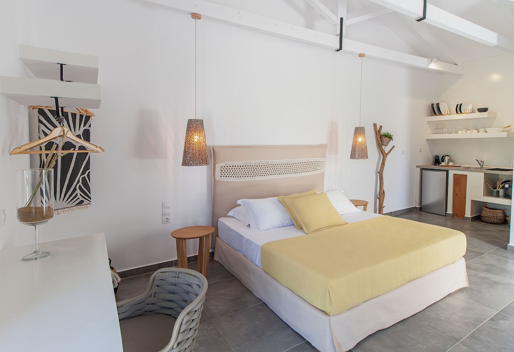 Malibu Studios & Apartments