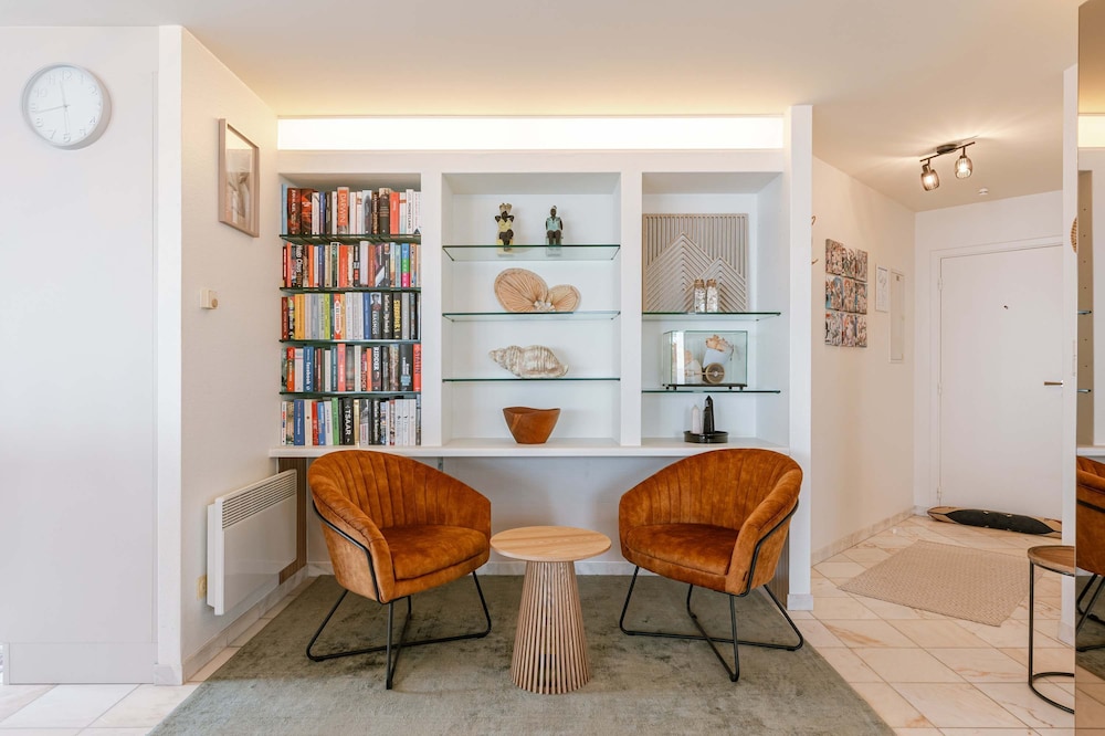 Hydro Palace - Stylish Charming Apartment With s