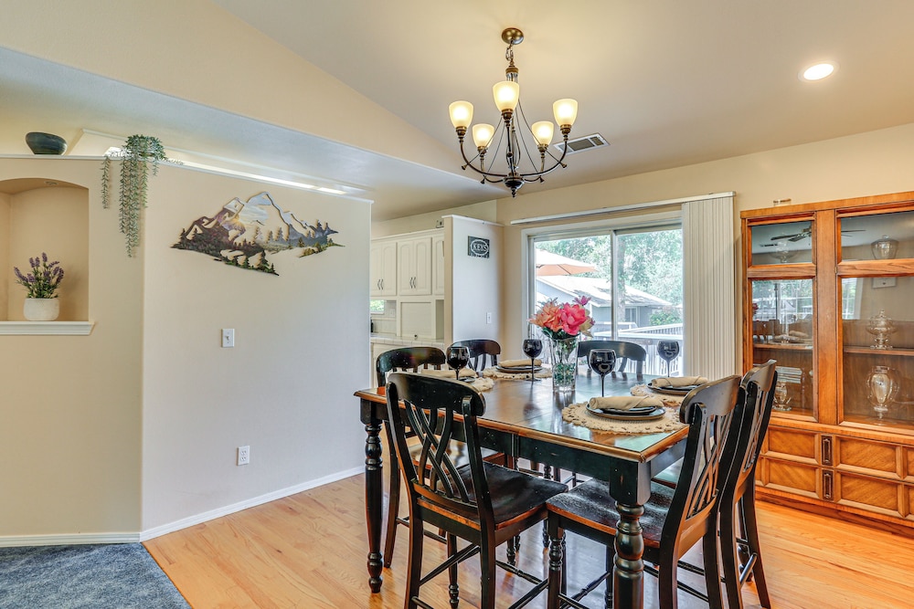 10 Mi to Redding: Serene Escape w/ Spacious Yard!