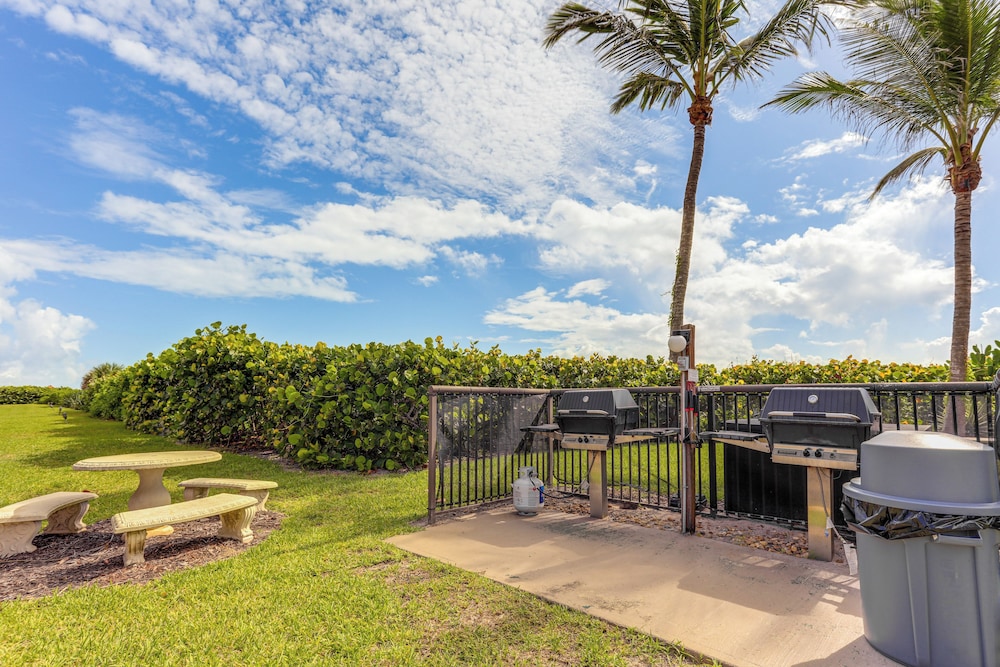 Oceanfront Fort Pierce Condo: Pool & Beach Access!