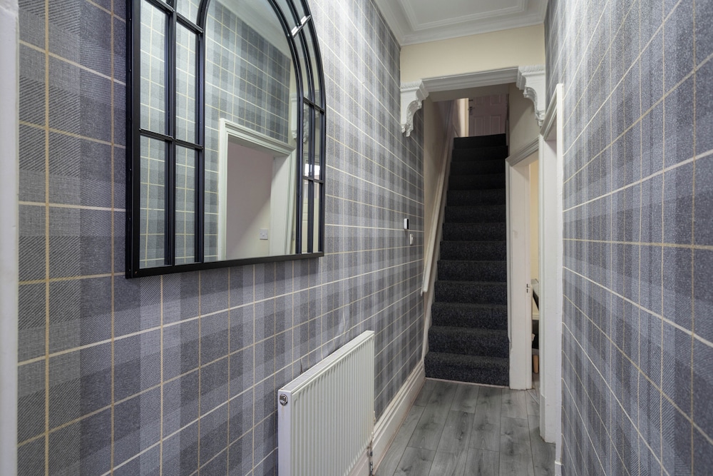 Spacious 4-bedroom Manchester Retreat With Garden