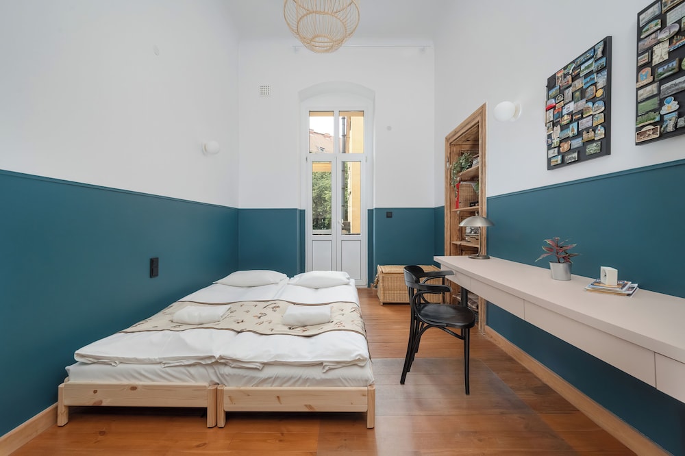 Retro Apartment in Wroclaw by Renters