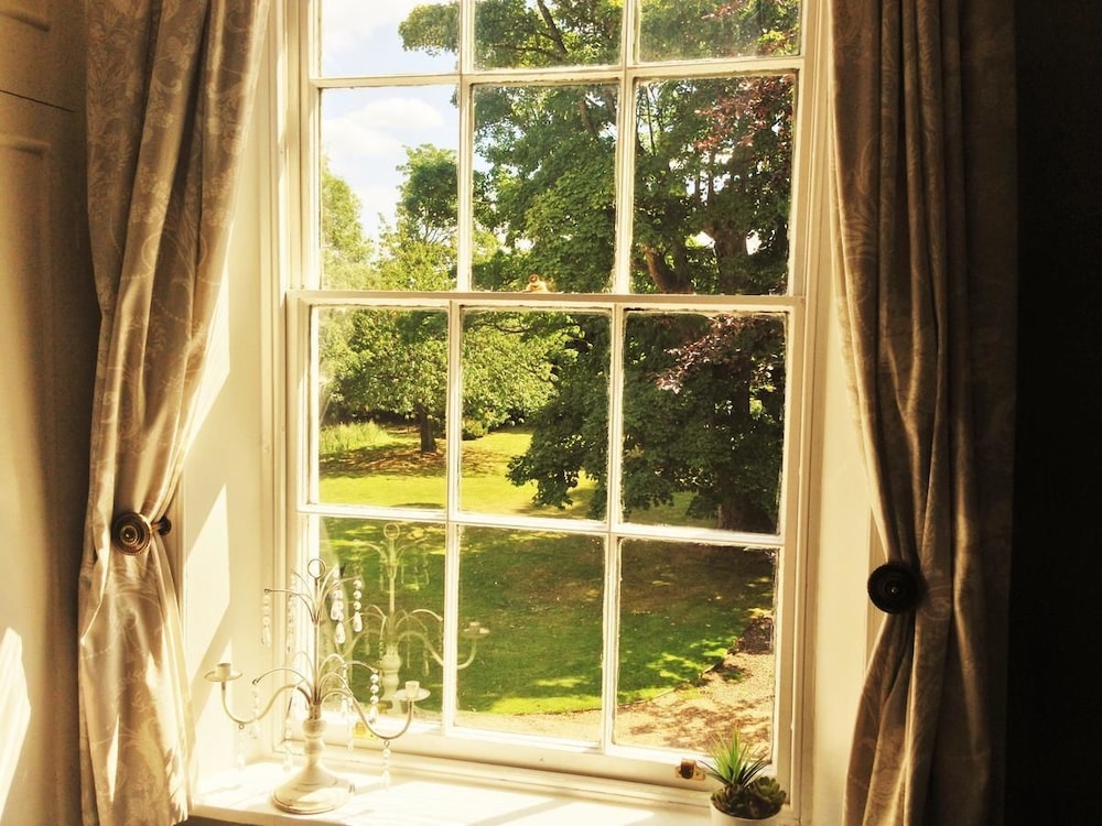 Little Mollington Hall
