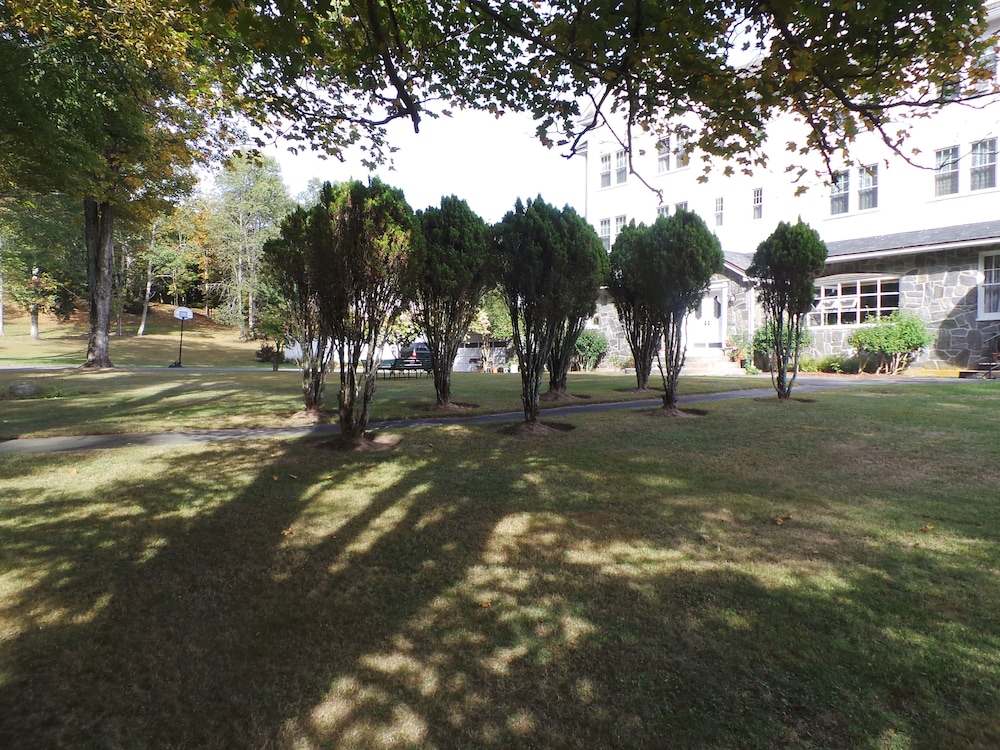 Kenoza Lake View Manor