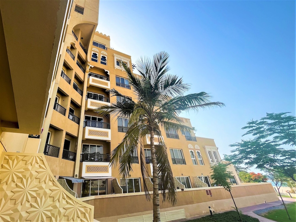 Stunning Sea View Apt. With Balcony - RAK