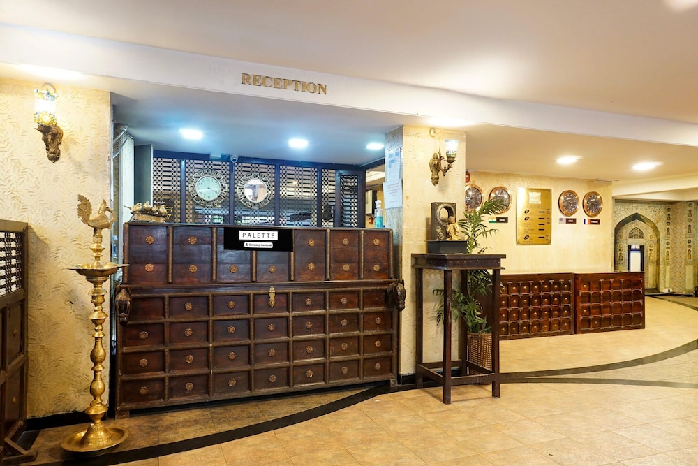 Premium Stays Near Fergusson College