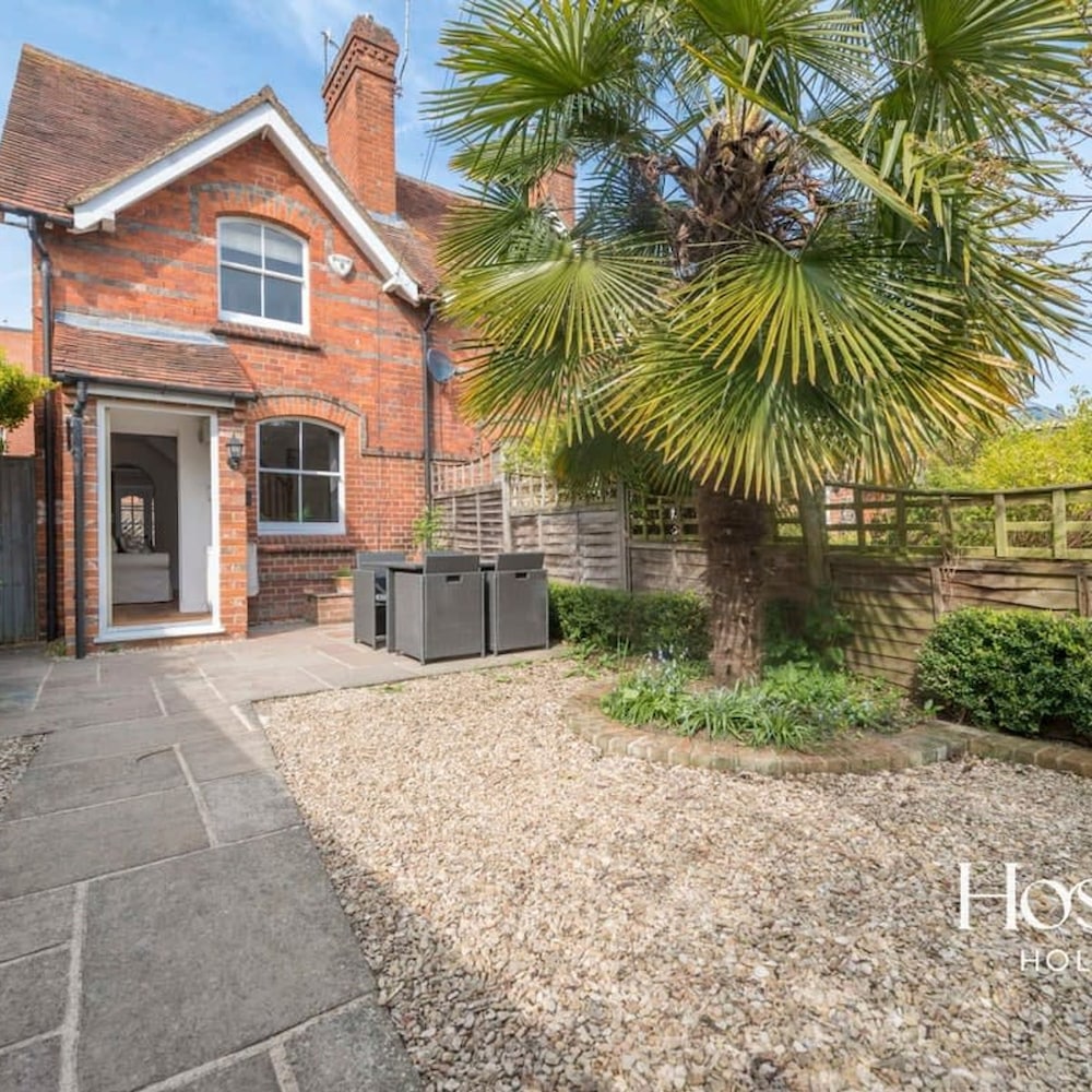 Stunning Character House In The Centre of Henley view 3