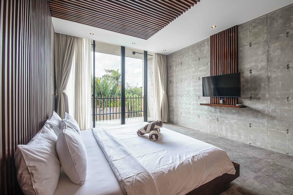 Modern 4 BR Villa Heart of Canggu 8mins to Beach