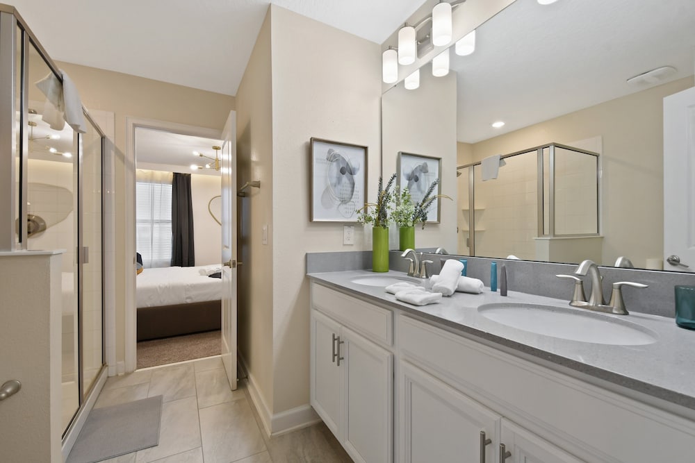 Epic Family Getaway: Themed Villa Near Disney !