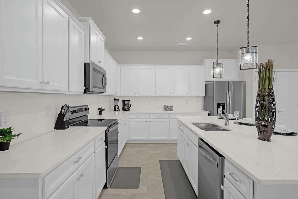 Upstay: Family Retreat w Pool, Cinema & Games Room