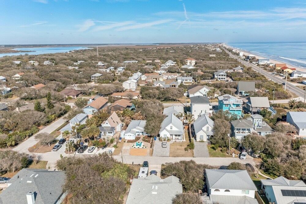 Coastal Cottage With Hot Tub In Private Backyard 4 Bedroom Home by Overmoon view 4
