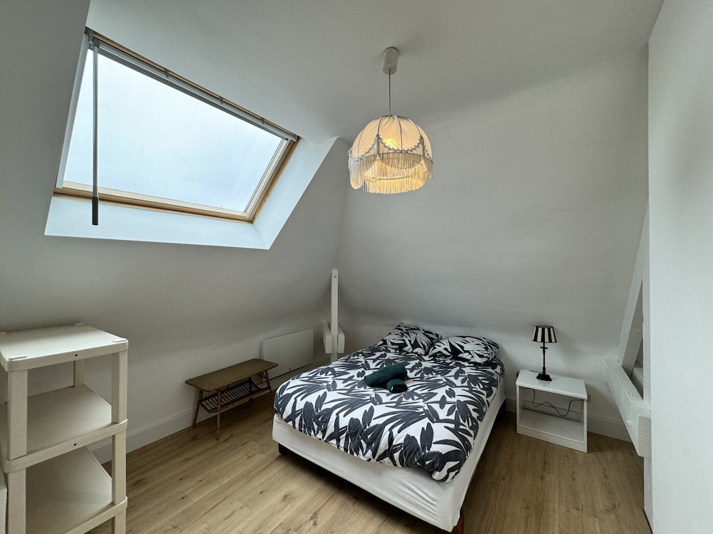 Spacious Group Stay Near Le Mans Circuit