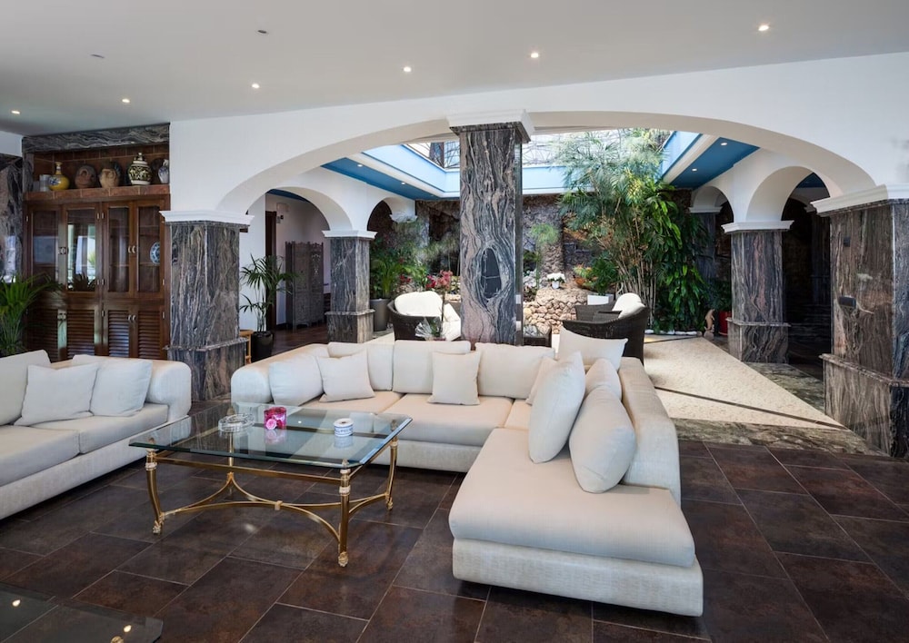 Unique Villa With Outdoor hot tub