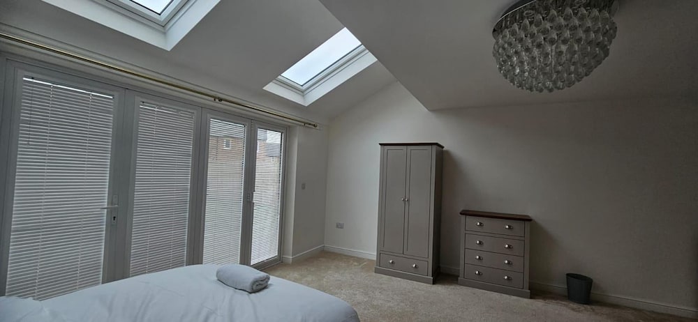 House - Sleeps 11 - Parking - Station Close