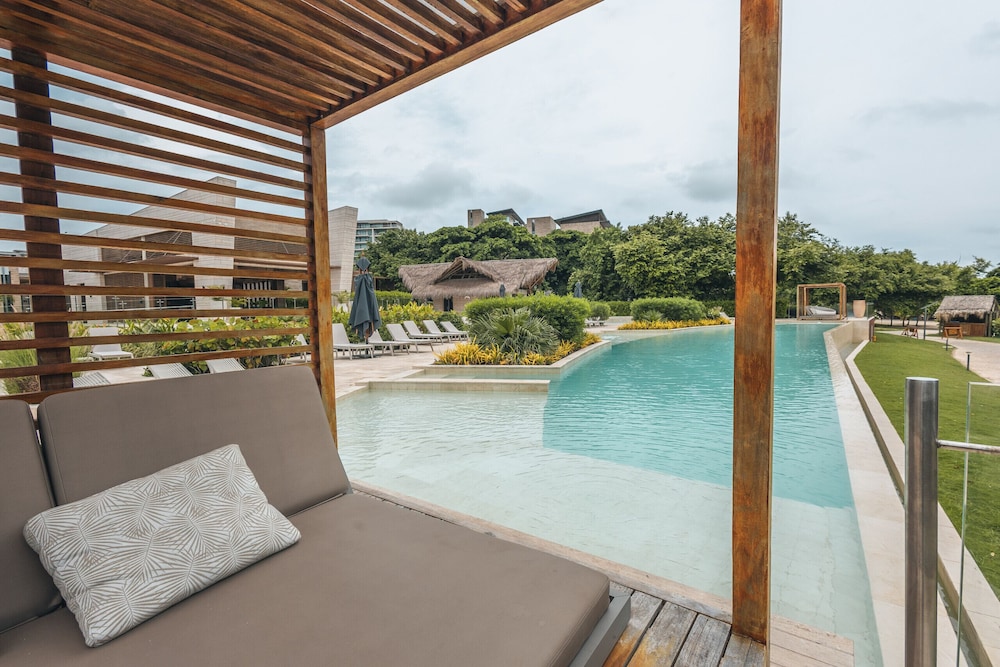 Seaside 3BR Retreat w Terrace Beach Access