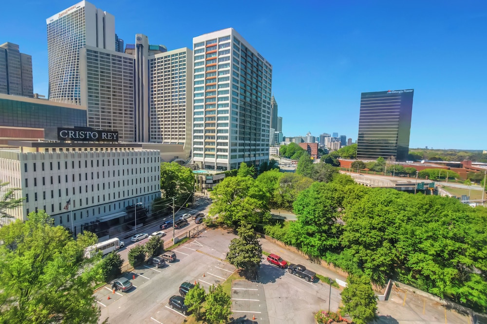 Spacious 3BR Condo in DTWN