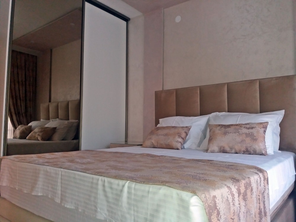 Luxury Villa with swimming pool Panorama view 4