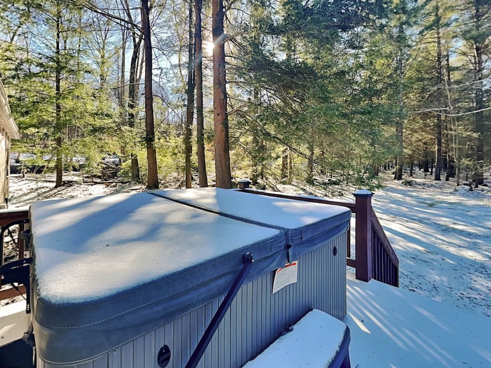 Lazy Bear Cabin by Taylor Made Deep Creek