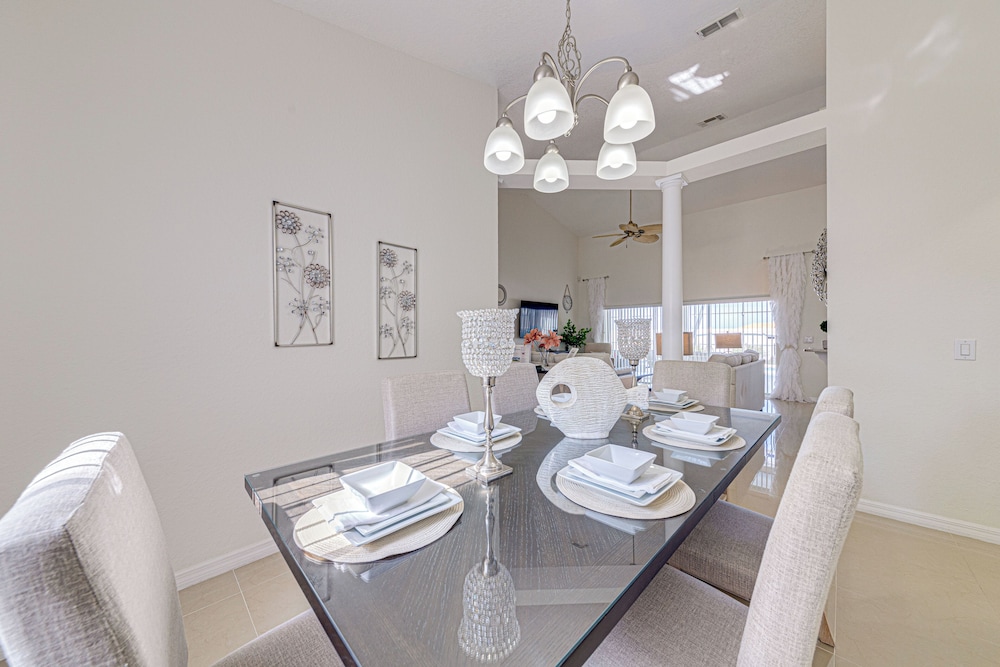 Elegant 4Br Retreat W/ Stylish Interior & Kitchen
