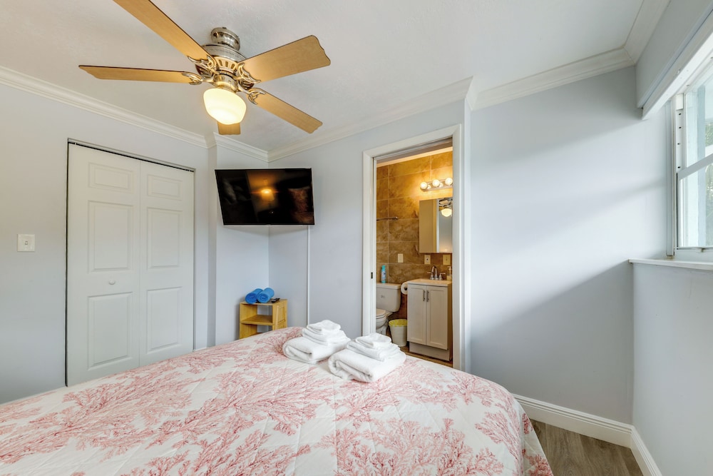 4 Mi to Ocean: Family Getaway in Pompano Beach!
