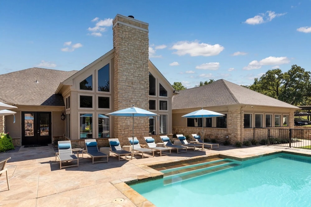 Landing Apartments - Lewisville