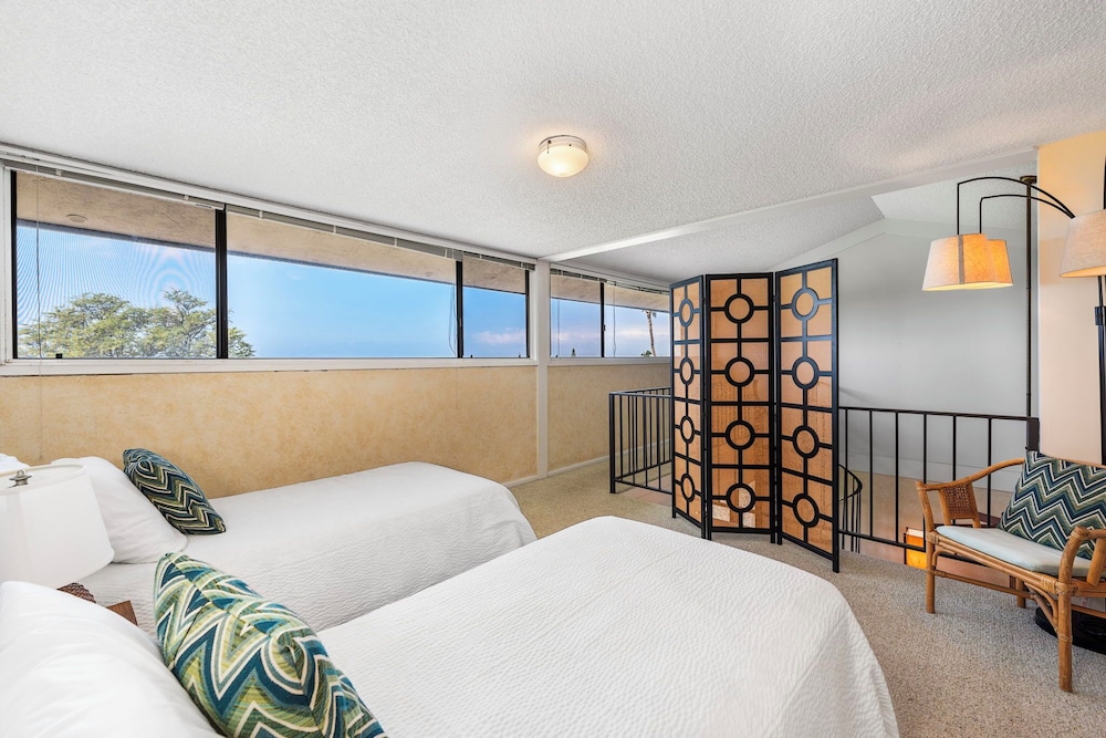 2 Bedrooms + Loft - Sleeps 6 - Ocean & Golf Views - Lanai - Vrkcv
