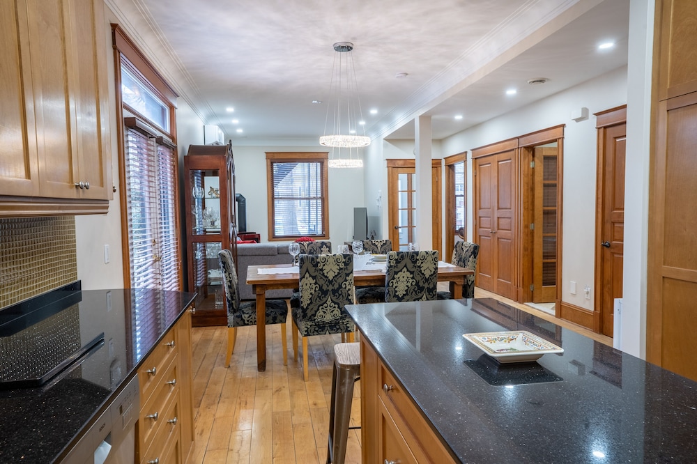 Chic 2BR near Little Italy 5min to Metro - Image 5