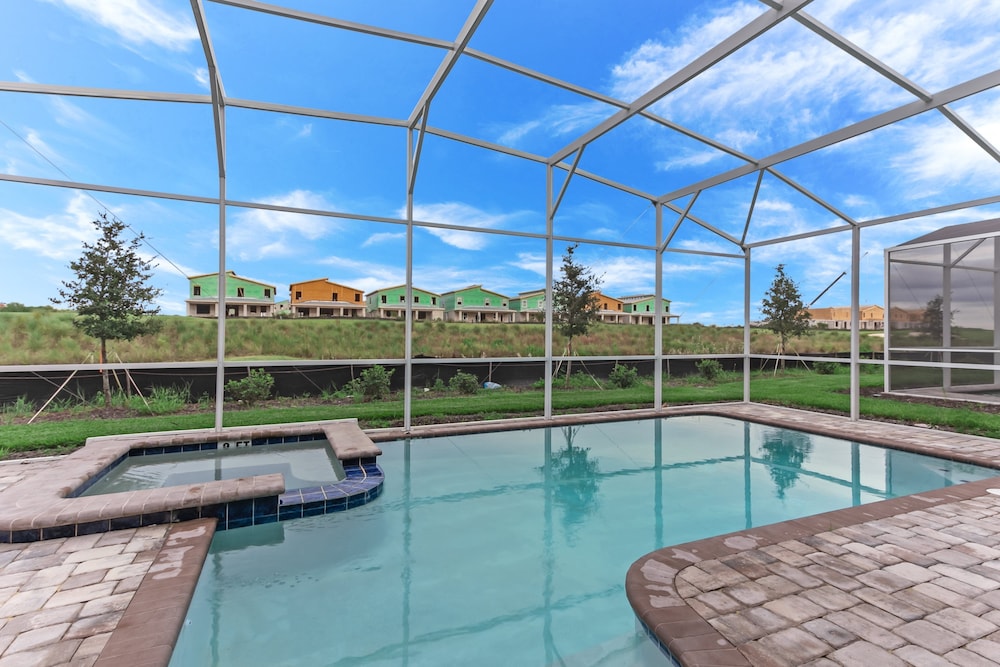 Champions Gate 9 Bdrm 5 BTH - Image 3