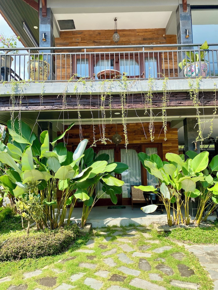 Omnni Villa Borobudur