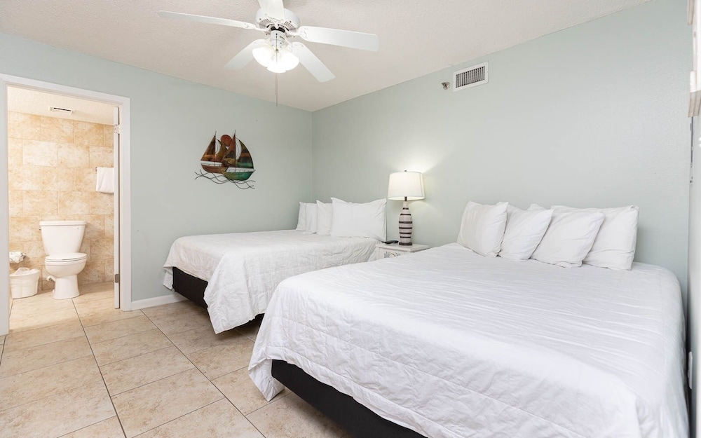 Phoenix East 2 2064 2 Bedroom Condo