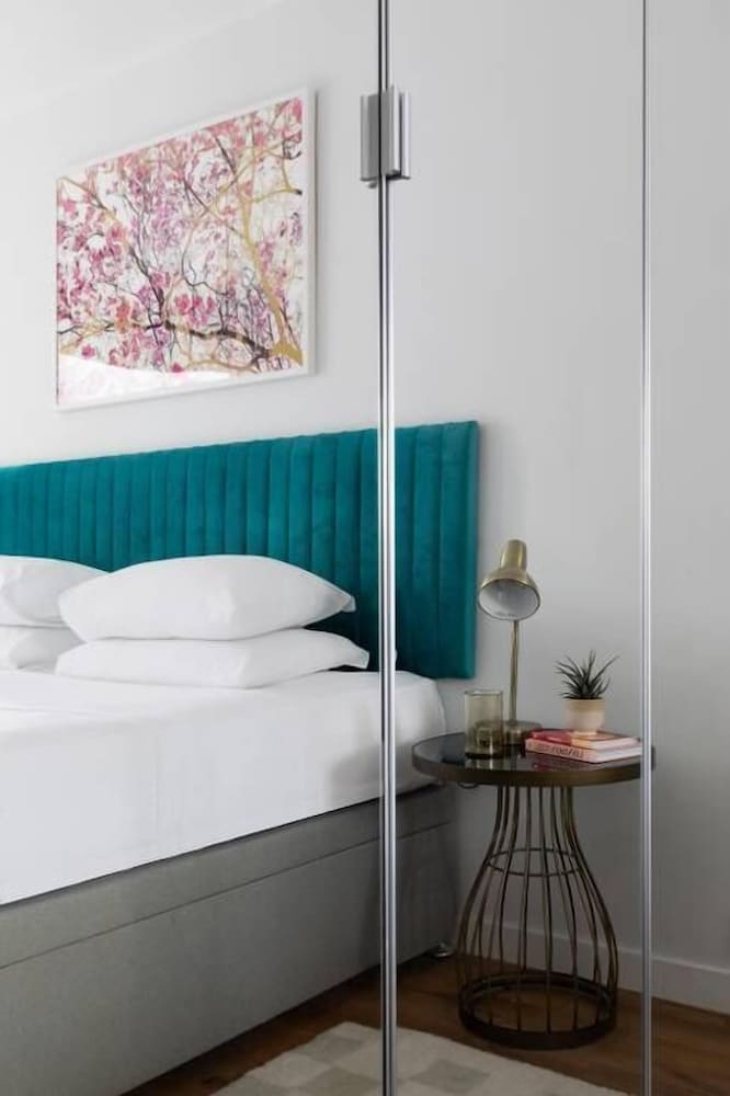 St Stephen's Gardens Viii by Onefinestay