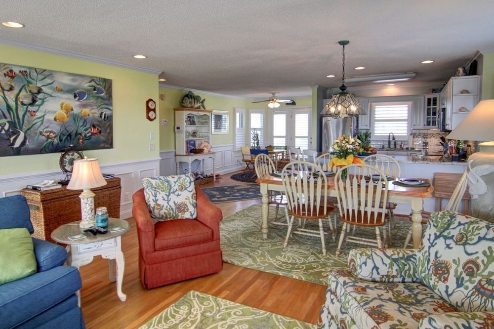 Turtle Cove (formerly Fiddler's Green) 4 Bedroom Home by RedAwning view 3