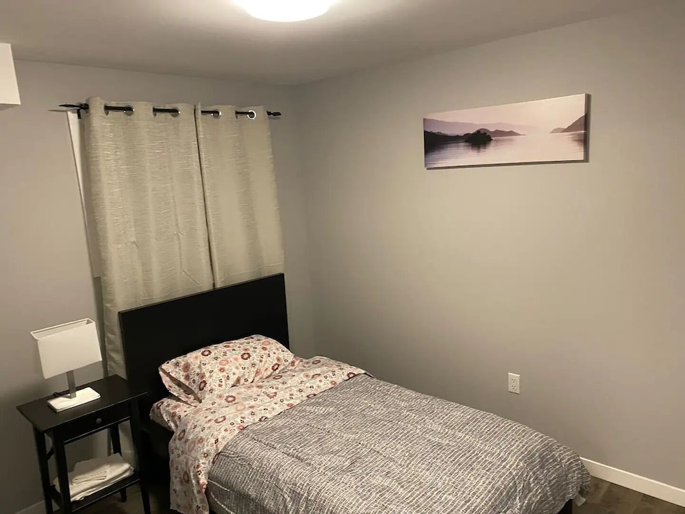 Modern 3 BR Home - Family Friendly view 3