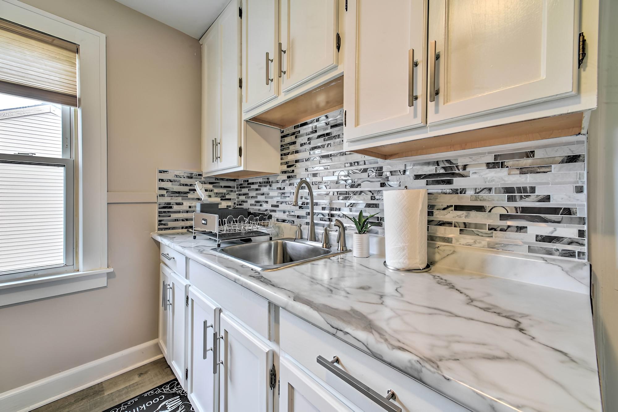 Inviting Royal Oak Abode, 16 Mi to Detroit! view 2
