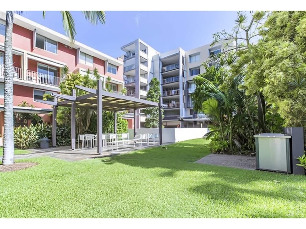 2-bed Near Brisbane CBD With Pool, Sauna & BBQ