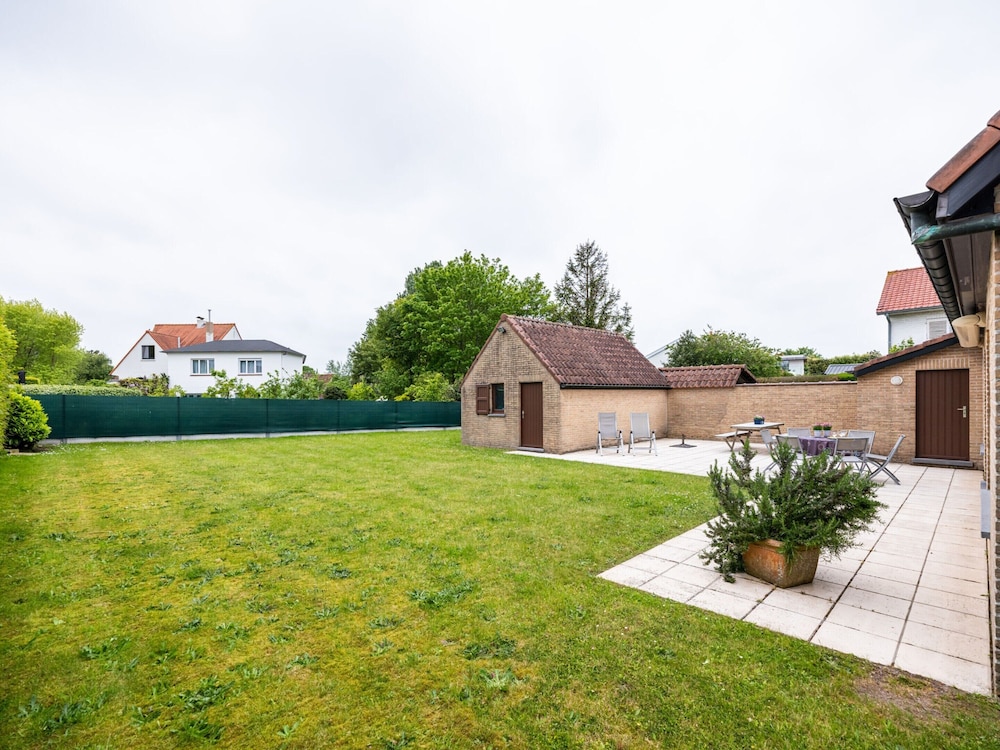 Villa in St-idesbald Near Sea Beach
