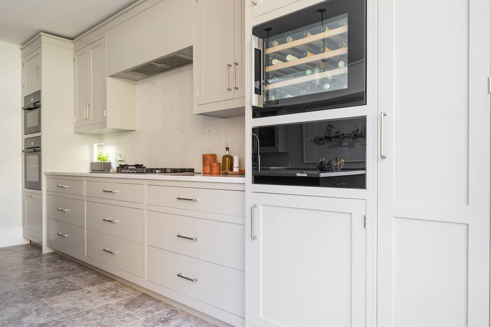 Crondace Road by Onefinestay
