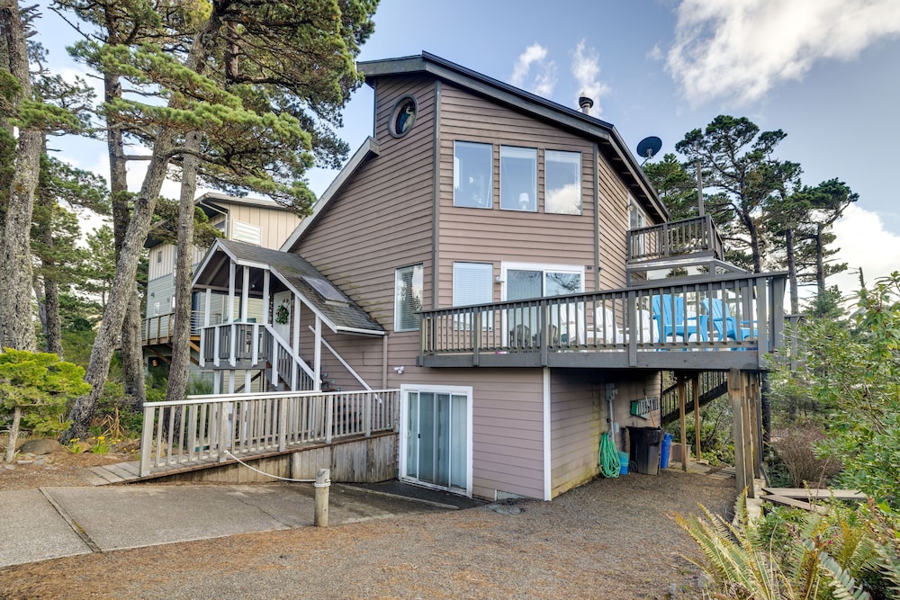 Coastal Tillamook Vacation Rental: Ocean Views! view 4